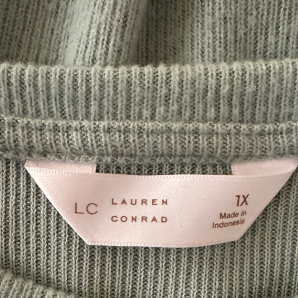 LC Lauren Conrad Soft Sage Green Shoulder Button Tunic - Picture 2 of 8